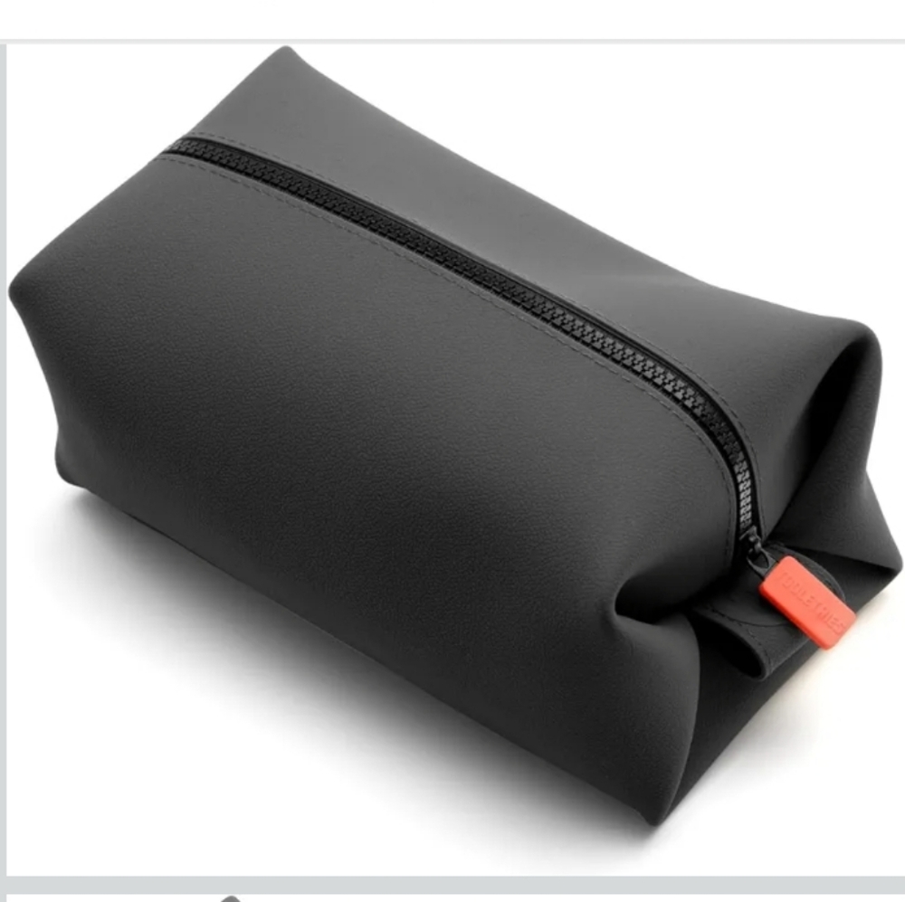 NWT Koby 100% Silicone Toiletry Dopp Bag Charcoal Black Leak Resistant Travel